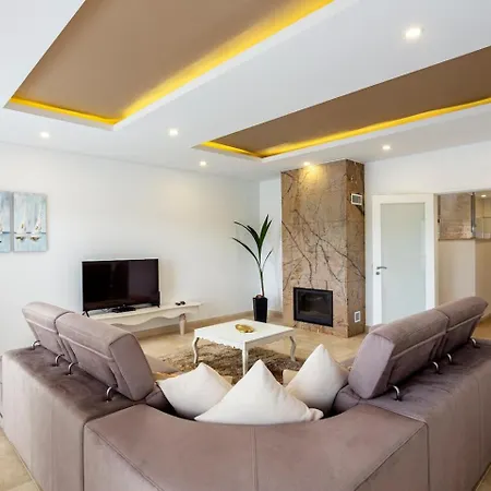 Luxury Vau With Private Heated Pool וילה