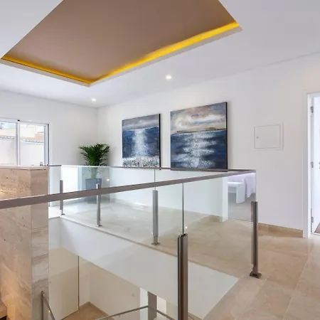 Luxury Vau With Private Heated Pool וילה