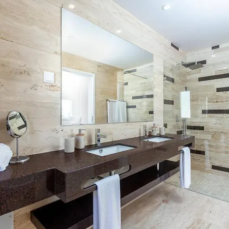 וילה Luxury Vau With Private Heated Pool