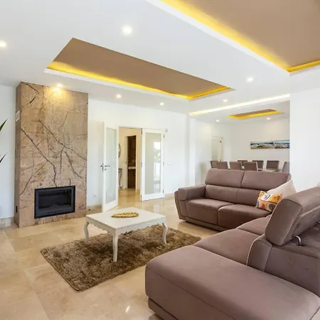 וילה Luxury Vau With Private Heated Pool