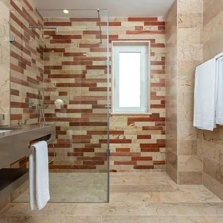 Luxury Vau With Private Heated Pool Villa *